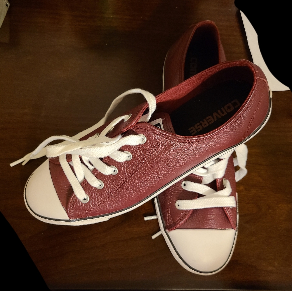 Burgundy low-top Converse